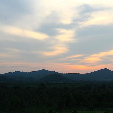 ホテル ラング プレイス Ban Map Samet Daeng エクステリア 写真